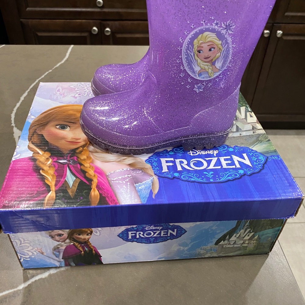 Disney's Frozen Rain Boots - Picture 3 of 5